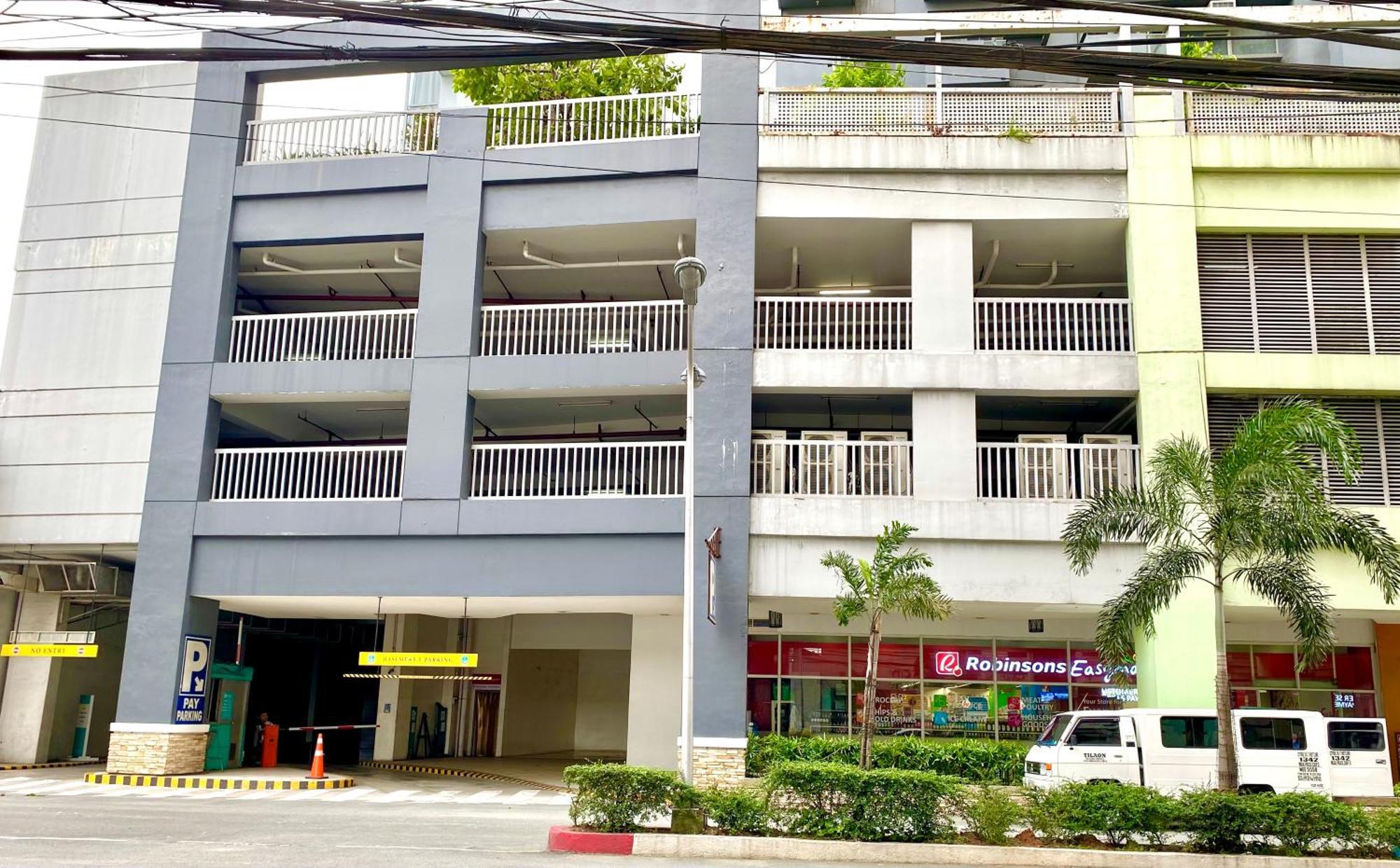 Frost At Manhattan Heights Towerb Manila Exterior photo