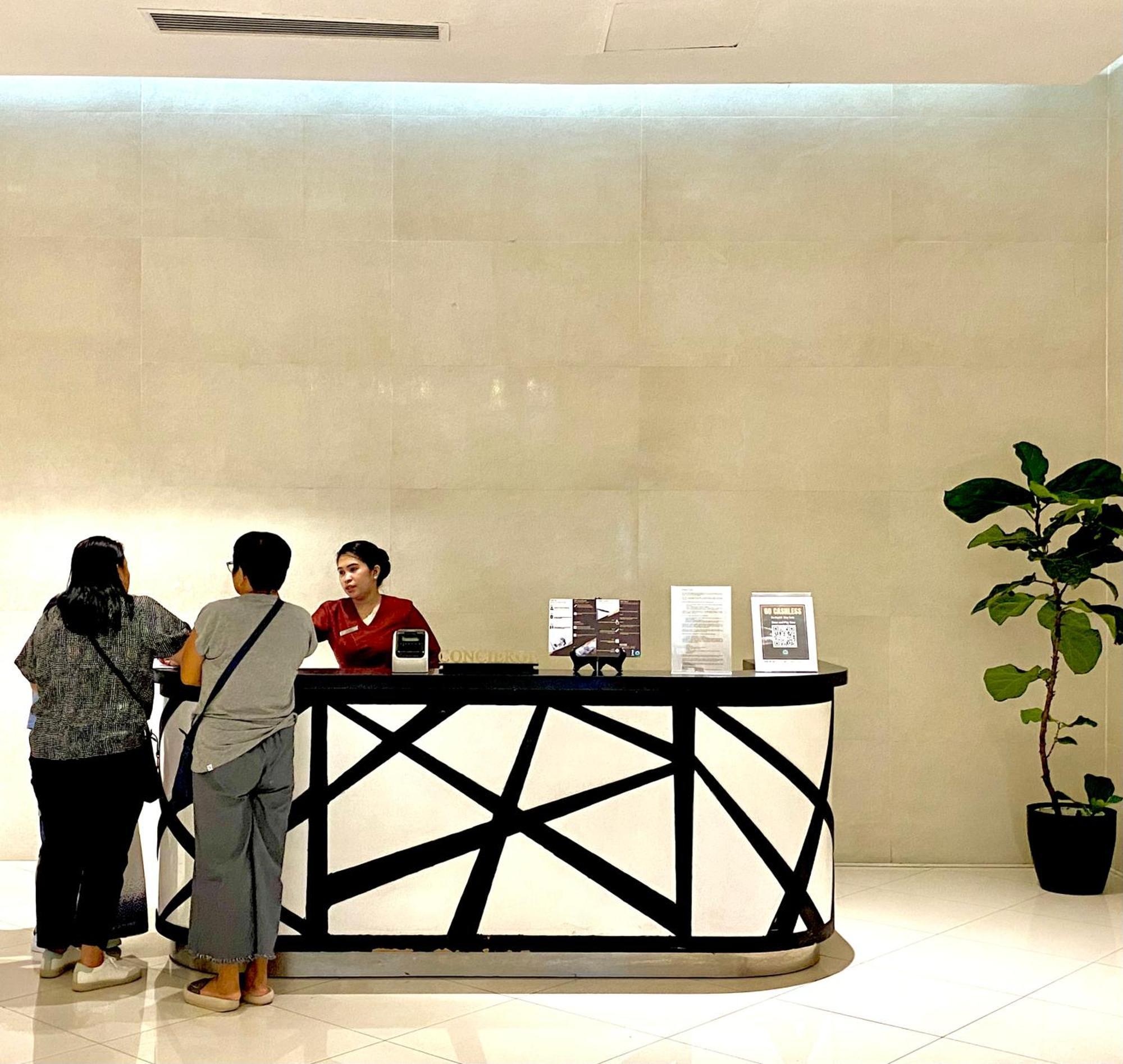Frost At Manhattan Heights Towerb Manila Exterior photo